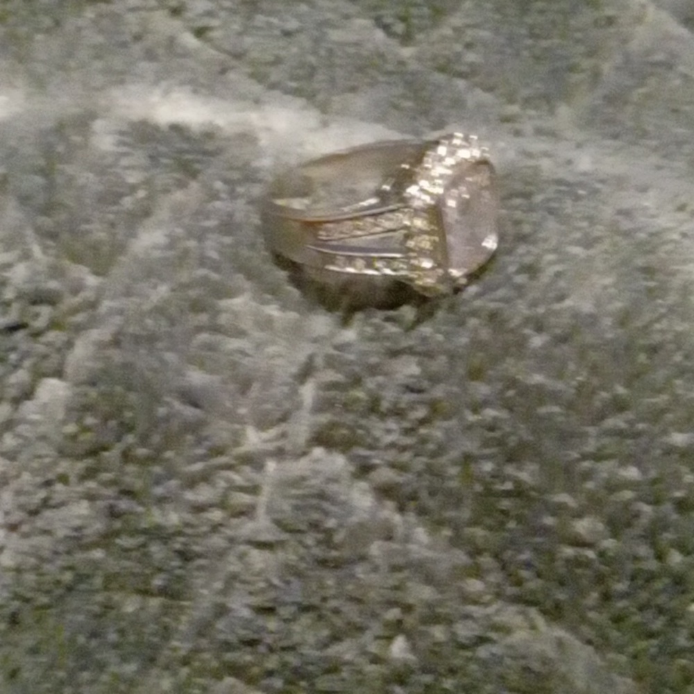 Ladies ring - Picture 2 of 2